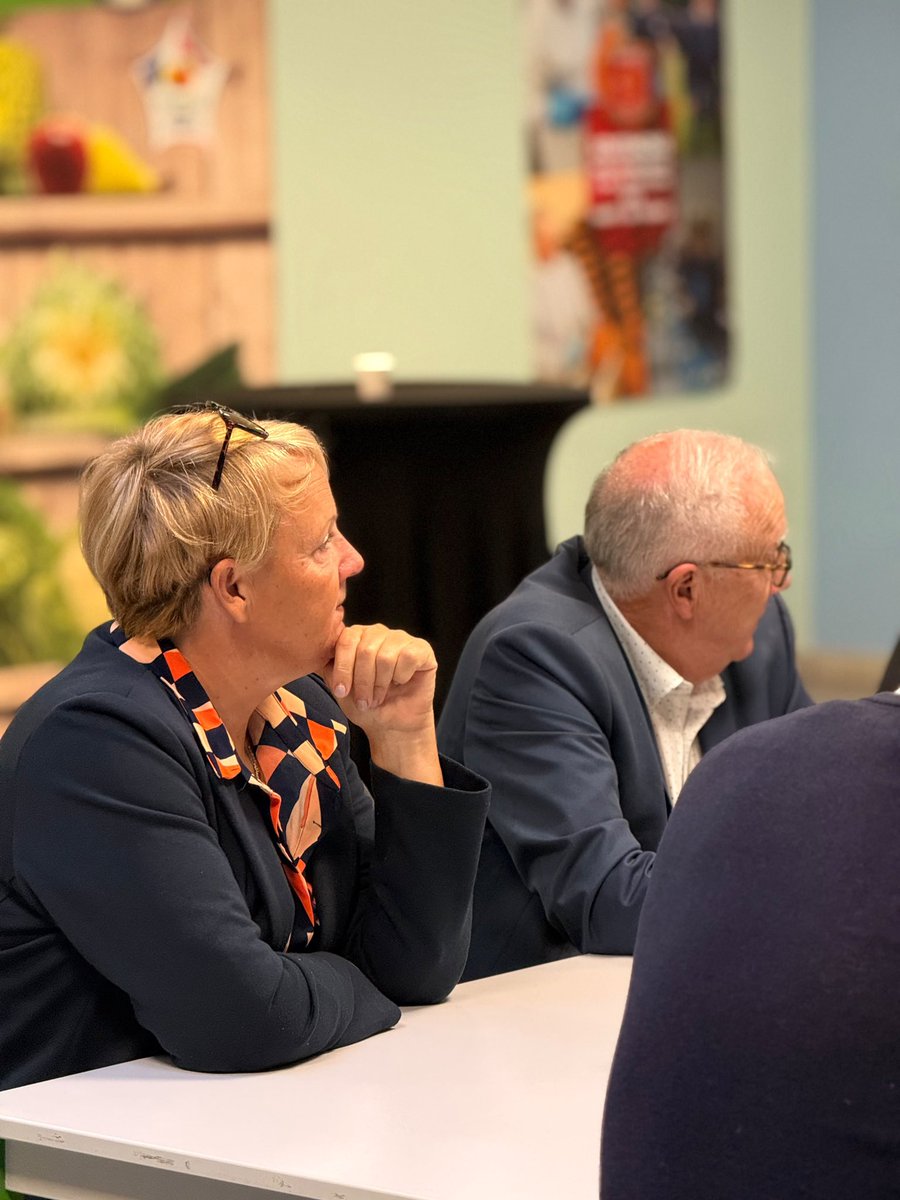 LegrouxVincent's tweet photo. Avec @MontbrialAvocat à la rencontre du marché de #Phalempin une coopérative de 230 producteurs des @hautsdefrance , saveurs au quotidien 👌@CRSI_Paris https://t.co/cJJGlpxPWX
