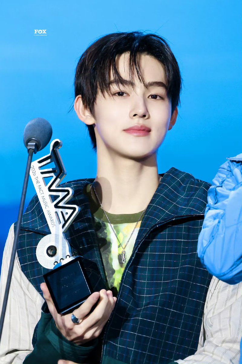 F32819882's tweet photo. @Mia7n113 @Seonghyeon_CN Seonghyeon as MC, EOMUSE in his voice, EOMPACT in his timing. This EOMSEAN spotlight suits him perfectly.

MC EOM TAKES OVER

#SEONGHYEONonAir
#ソンヒョン大活躍
#SEONGHYEON #성현 https://t.co/IXGnthLLW8