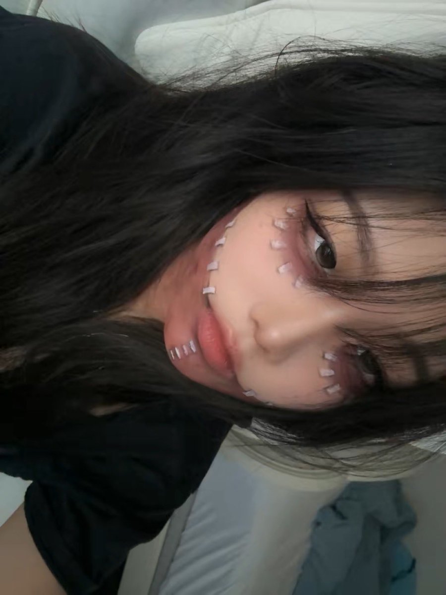 y_jinnx's tweet photo. dabi makeup #mha #dabi https://t.co/pwbtDW0OpB