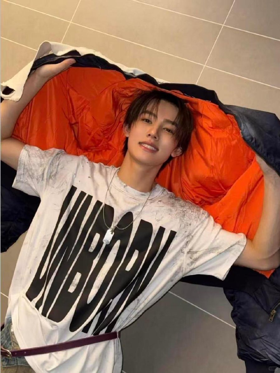 F32819882's tweet photo. @liccccww99310 @tdiep1703 @eomlandvnfp EOMPACT in Seonghyeon's MC confidence, EOMUSE in his soft smiles. EOMSEAN energy makes this era unforgettable.

MC EOM TAKES OVER

#SEONGHYEONonAir
#ソンヒョン大活躍
#SEONGHYEON #성현 https://t.co/6v34wlJ9fJ