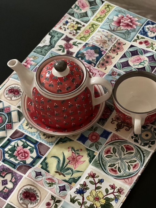 Donna_lBTC's tweet photo. The mother and child teapot has a clever stacked design, and even when travelling alone, you can fit it into your bag. https://t.co/Dr0TJxb7mo