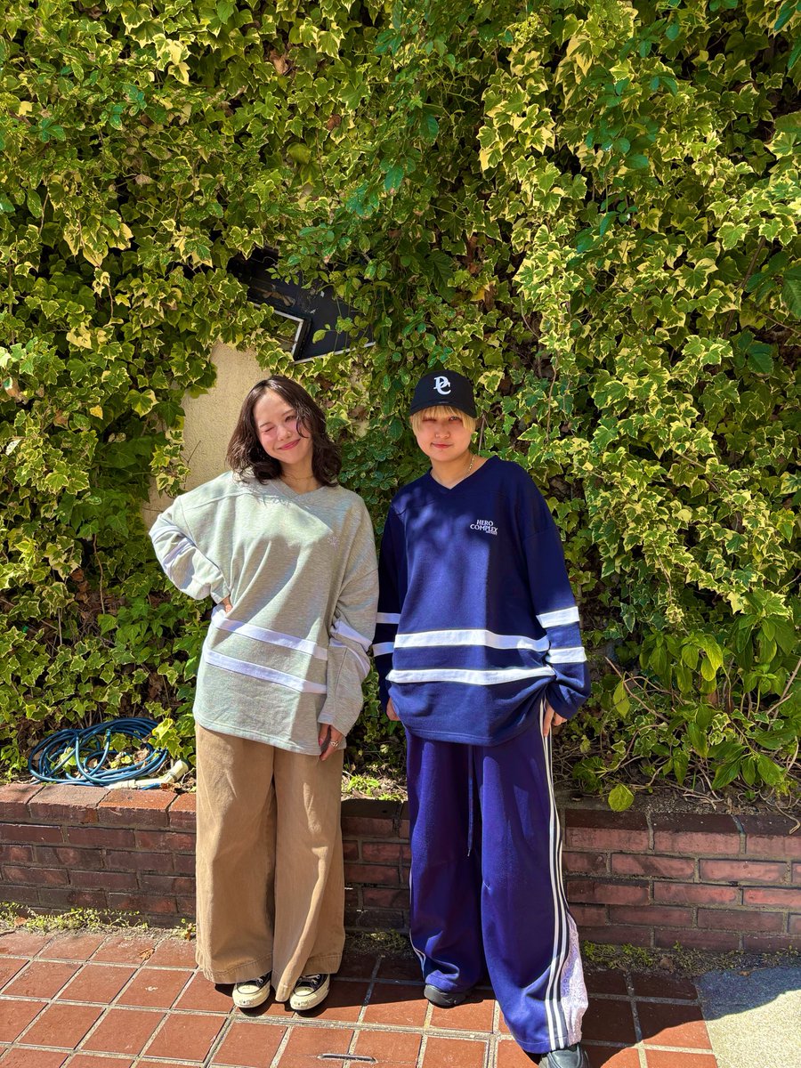 herocomplexKKK's tweet photo. 【 Zeppワンマン物販情報❤️‍🔥】

💥第3弾💥

-Zepp限定-
◾︎VネックBIGスウェット
ONE SIZE
¥5,000

着画📸TETORA はゆね&amp;ミユキ

9.27 Zepp Fukuokaから販売します！
第4弾はまた明日！

ーーー

"情熱たましい2026"
◾︎9.27(日) Zepp Fukuoka

ワンマンまで…あと5日🦸‍♂️❤️‍🔥
🎟https://t.co/PBnIIpt00J https://t.co/rNcVVxxkwy