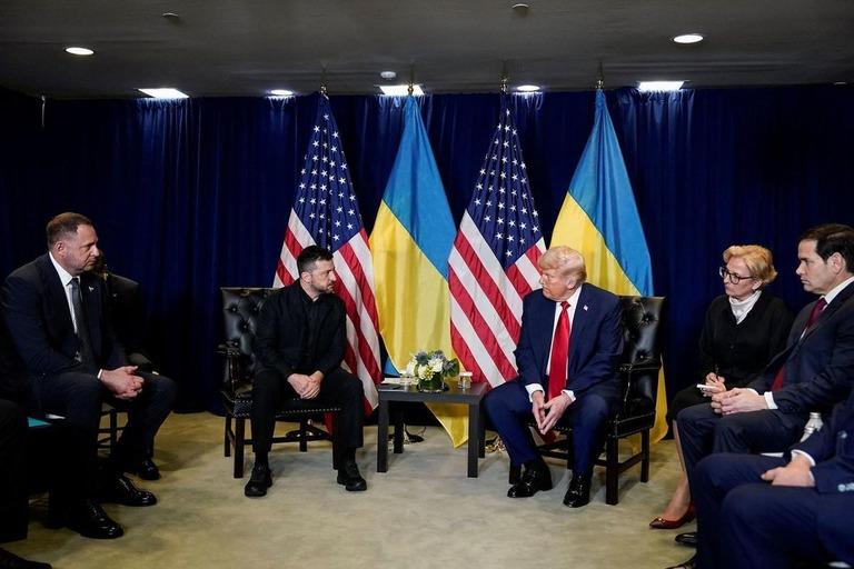 geepis's tweet photo. Donald Trump and Volodymyr Zelensky are set to meet in New York during the UN General Assembly. Energy infrastructure strikes and air defense are expected to be among the key issues.

Read more: https://t.co/C4l8kDPh3Y https://t.co/CddUwNPQcH