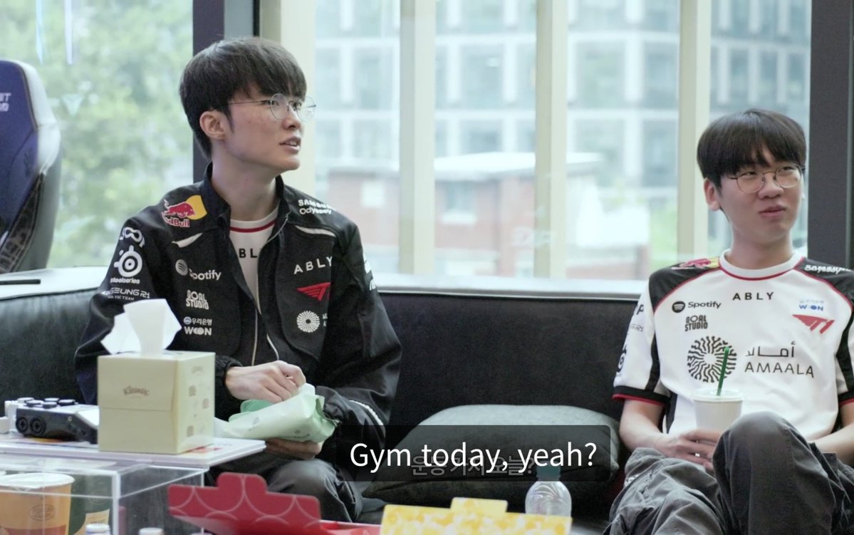 doranyang's tweet photo. 2024-early 2025 🐿️ would've accepted this in a heartbeat but knowing him now...

🐈‍⬛: gym today, yeah?
🐿️: sounds good
🐈‍⬛: let's get some cardio in
🐿️: *sigh* i should...

🐈‍⬛: that's a promise? im dragging you, yeah?
🐿️: not agreeing yet. i'll think about it after https://t.co/Hl5fa93zm7