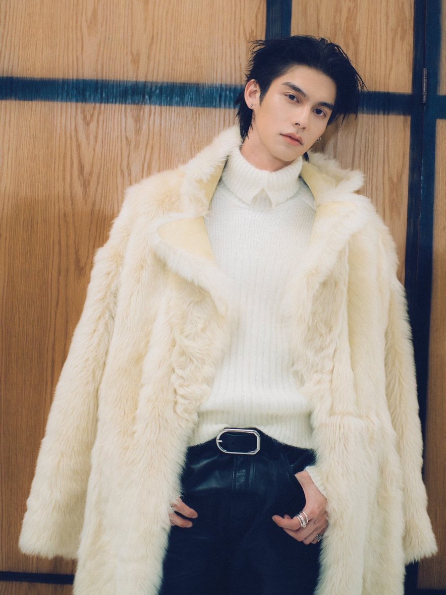 pangmak2026's tweet photo. ปังมาก!
🔥 "ไบร์ท-วชิรวิชญ์ " @bbrightvc Global Brand Ambassador ของ Burberry @Burberry  เป็นแขกรับเชิญร่วมชมแฟชั่นโชว์ Burberry Summer 2027 ณ กรุงลอนดอน 

𝐁𝐑𝐈𝐆𝐇𝐓 𝐁𝐔𝐑𝐁𝐄𝐑𝐑𝐘 𝐒𝐔𝐌𝐌𝐄𝐑 𝟐𝟕

#BurberryxBRIGHT
#BurberrySS27xBRIGHT
#bbrightvc #Burberry https://t.co/4TafGMPDb5