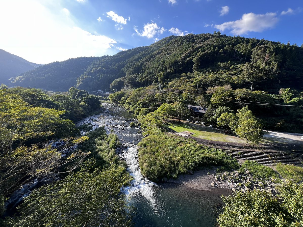 talesofleft's tweet photo. 水が青い〜 https://t.co/Ont07xzsQM