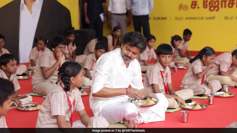 ndtv's tweet photo. Vijay Builds On MK Stalin's Breakfast Scheme, But Gives It A New Identity https://t.co/1f7khkVdaO 

@jsamdaniel https://t.co/NkqoQVTEnH