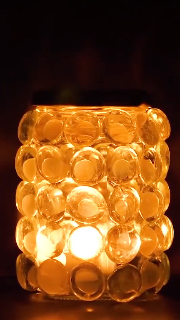 MartyHuth0qfk's tweet photo. Transformé viejos frascos de vidrio en portavelas decorativos para mi sala  Reutilizar nunca se vio tan bonito!， https://t.co/NwMFTDiBiB