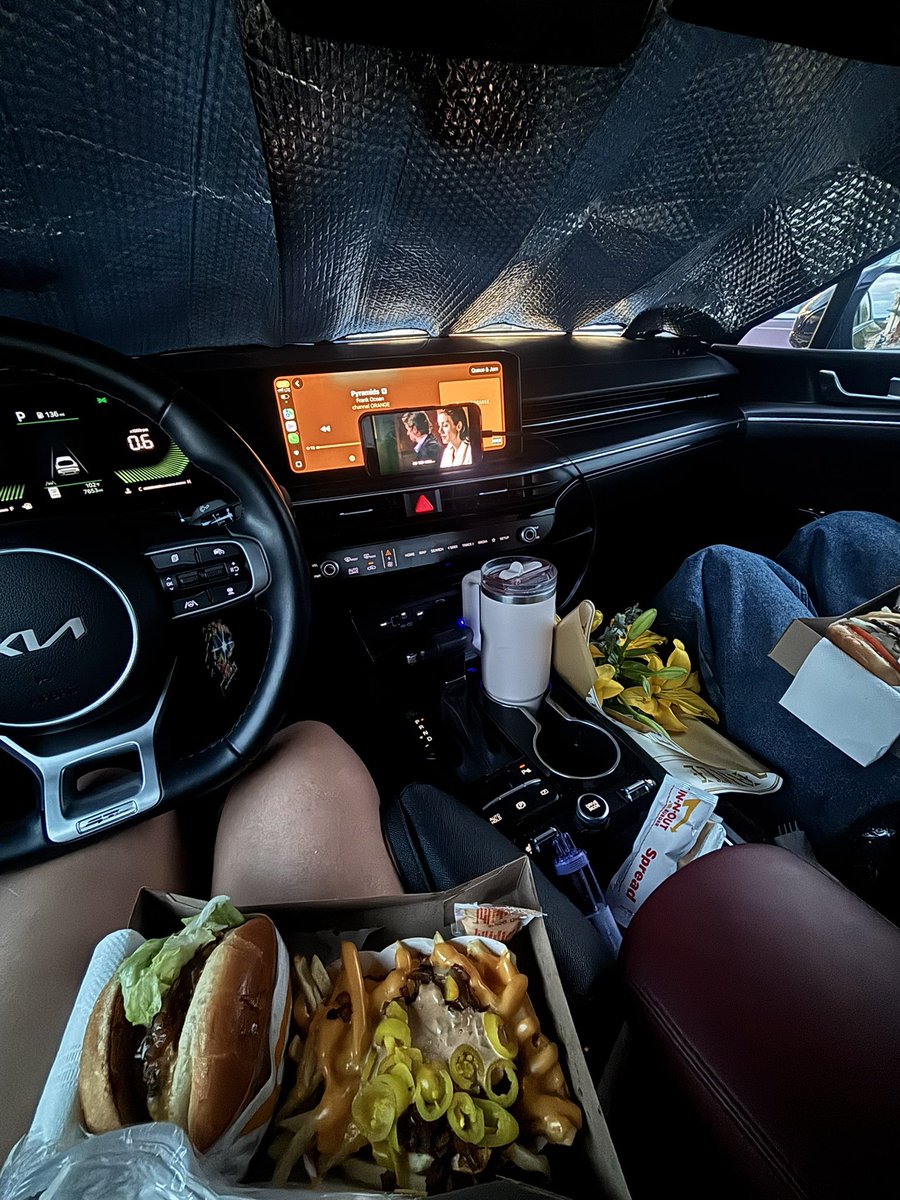 regii_420's tweet photo. my dream date https://t.co/0lrBcn0IV6