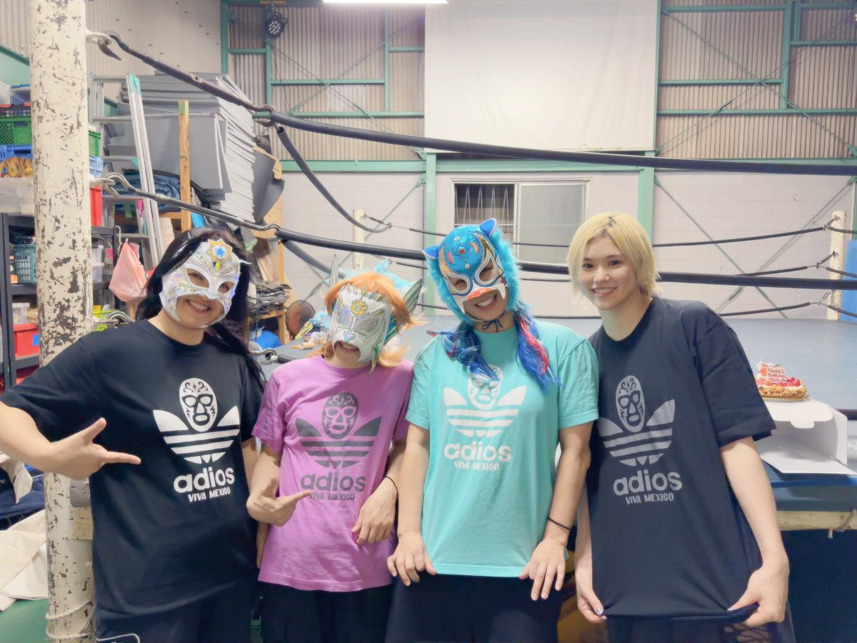 FlyingPenguinSK's tweet photo. ハーヴィ💛皇希たん💜ようこそ大阪へ🐧
細かい癖の修正、技練、いろんな練習したょヾ(*´∀｀*)ﾉ
いっぱい気付きがあったし、切磋琢磨できる訓練になったんじゃないかな✨
いつでも戦おう🔥
また、大阪に来てね！！

#pw_mg
#夏休み
#練習 https://t.co/PwX6ZLO6i7
