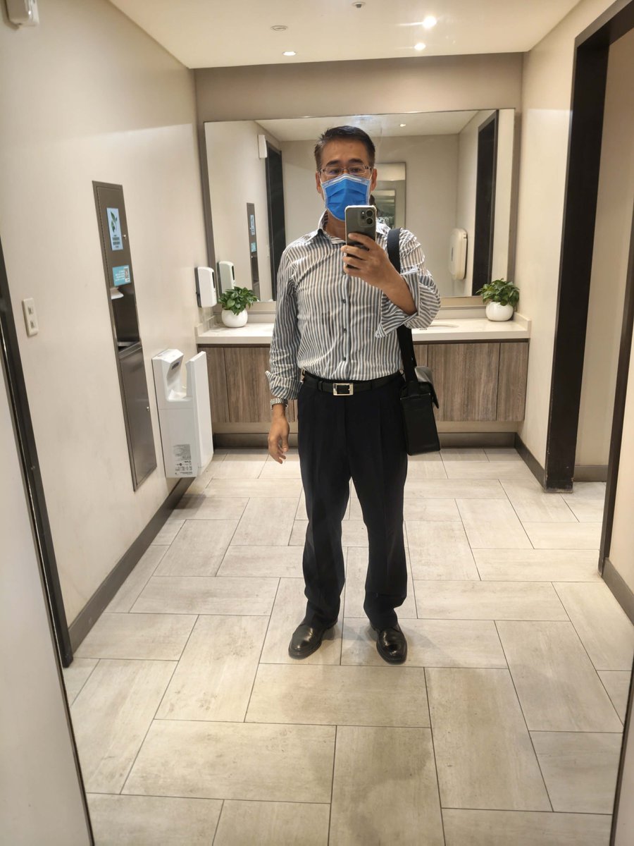 kenkery1's tweet photo. 去台南新天地以前都沒發現有大鏡子！擔心有人進來！所以挺緊張的隨便按了幾張！有變胖嗎？ https://t.co/N3a9TBXyOI