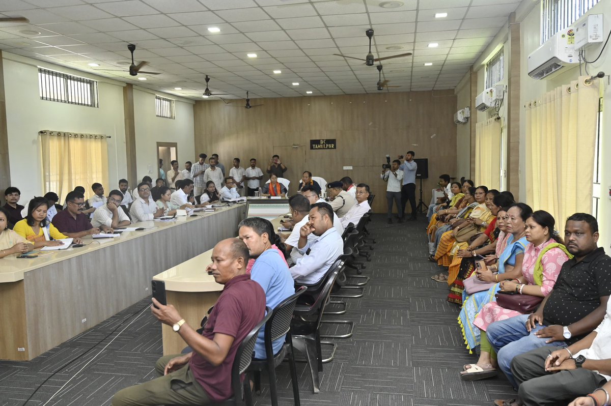 AjantaNeog's tweet photo. Today, I attended a review meeting at the District Commissioner’s Office in Tamulpur with the district administration and Women & Child Development officials.

Reviewed the progress of Anganwadi Centre construction and various women & child welfare schemes, including ‘Beti Bachao, Beti Padhao’ and PMMVY, and directed officials to ensure timely and effective implementation.

Hon’ble Minister Shri @BiswajitDaimar5 , MLA Shri Victor Das, BTC Executive Members Shri Maheswar Basumatary and Shri Lakhi Das, along with officials, were present.

@himantabiswa