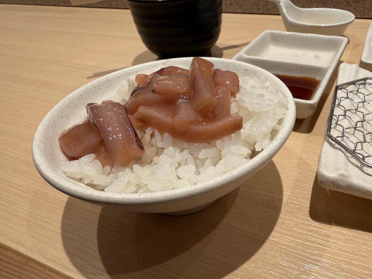 drill1108's tweet photo. 西新宿天ぷらまきの
レンコンととり天特にうまい
ご飯おかわり塩辛食べ放題アツい https://t.co/M948Q3QGts