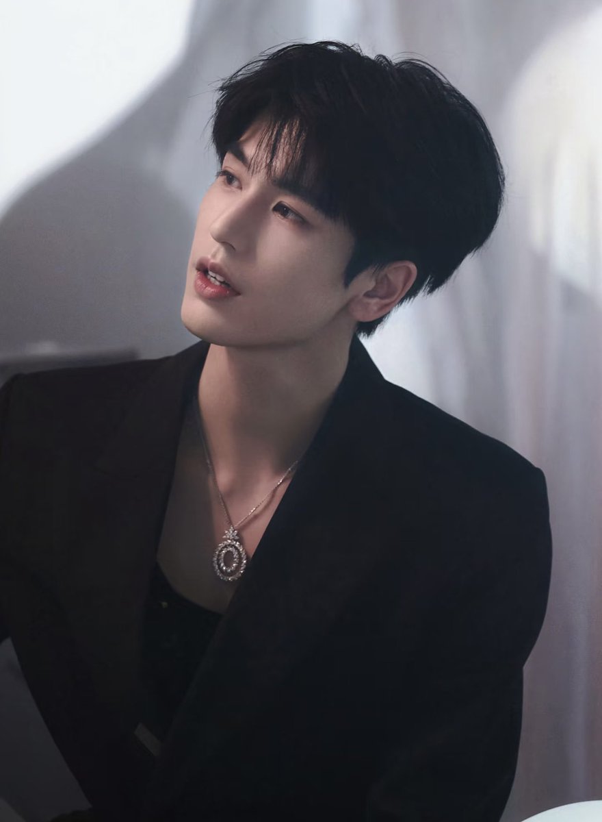 ouuuo_v's tweet photo. 하 ㅆ...장릉혁 얼굴 수준 봐 진짜 입이 안 다물어지네 https://t.co/aH1DlC0ErT