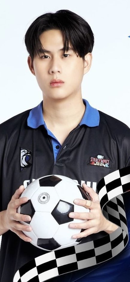 ernwook9's tweet photo. หล่อขึ้นทุกปี ⚽️🦅💙~  

#winynny @winny_thanawin 
#GMMTVStarlympics2026 https://t.co/L4hFjRWkTk