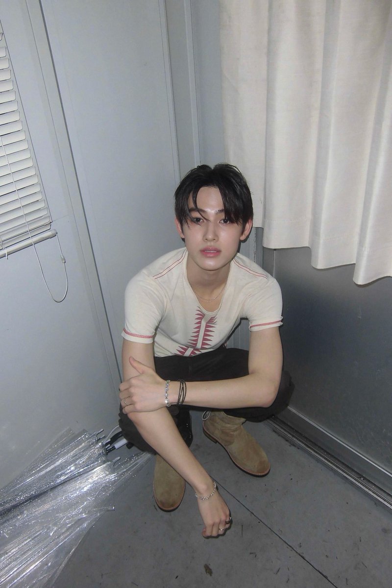 yumspicey's tweet photo. @SEONGHYEONINA seonghyeon continues to captivate us with every appearance. his EOMUSE radiates warmth, his EOMPACT commands attention, and his EOMSEAN shines in the most beautiful way.

MC EOM TAKES OVER

#SEONGHYEONonAir
#ソンヒョン大活躍
#SEONGHYEON #성현 https://t.co/EuXjDYbuZn