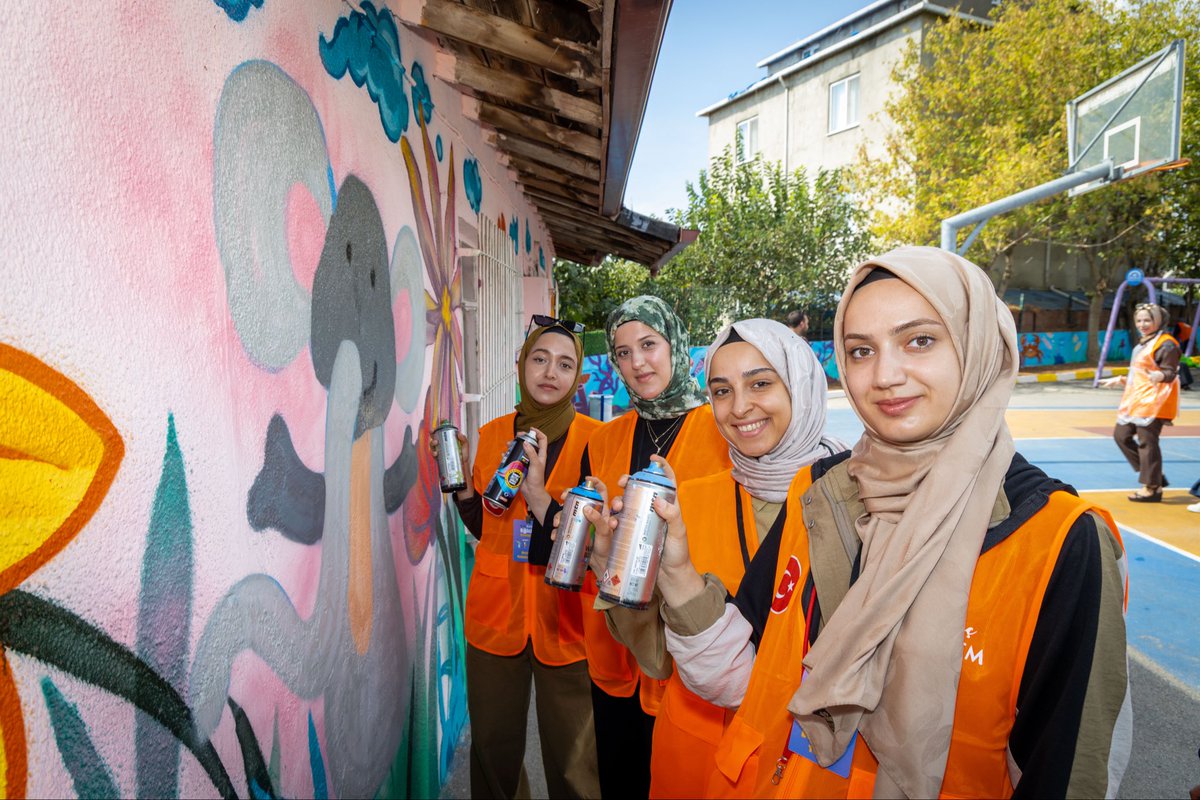 HRUKADEM's tweet photo. Kampımızın son gününde Muallim Köy İlkokulu’nda çocukların dünyasına küçük ama anlamlı dokunuşlar bırakmak için bir araya geldik. 🌱📚 Birlikte üretmenin, paylaşmanın ve gönüllere dokunmanın verdiği güzel bir duyguyla tamamladık. 🌸
#iyikigenckadem https://t.co/AikBiBVVOW