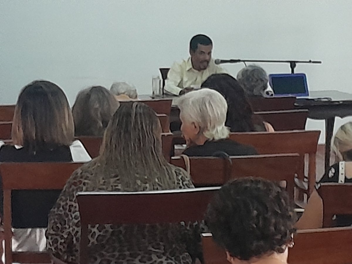 smarthnayade's tweet photo. Se inauguró el XL taller Provincial de Investigadores del Patrimonio con la conferencia "Fidel Castro y relación con el patrimonio cultural holguinero por el MSc. Victor Aguilera Nonell, en el Museo Provincial "La Periquera". 
#SomosCulturaHolguín 
#HonorHolguinero https://t.co/TIRQhQ4z17