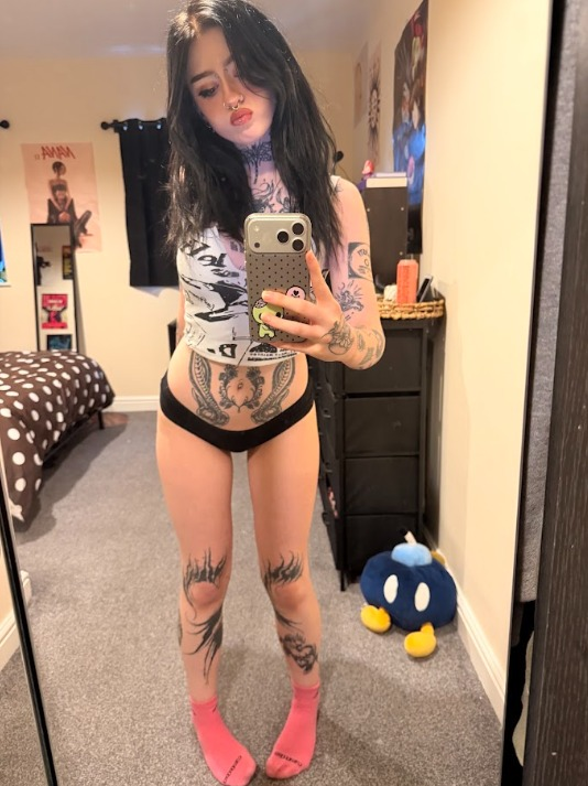 Mira_Lane47's tweet photo. feeling cute, might become the reason u can’t sleep tonight 😇 https://t.co/RGHW8eokmy