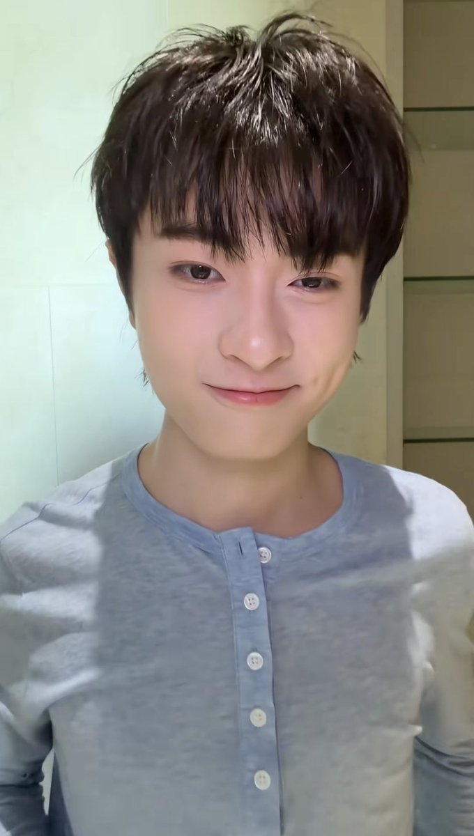 Chawban_1's tweet photo. ต่อให้พี่ธีร์จะต่อยเจ็บ นี่ก้ยอมวะะ 🥴♥️🤟🏻 https://t.co/qNqD6jweY6