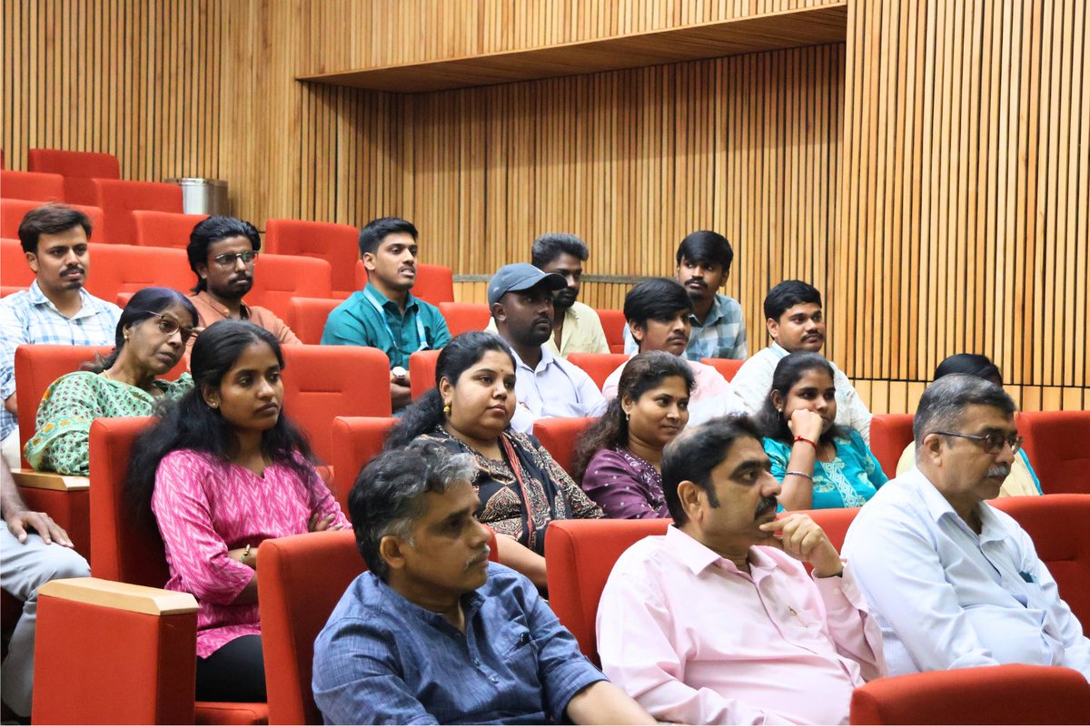 DBT_inStem's tweet photo. ब्रिक-इन्‌स्टेम में हिंदी सप्ताह 2026 का आयोजन 21–28 सितंबर तक किया जा रहा है।

आज हिंदी सप्ताह के उद्घाटन समारोह के साथ सचिव महोदय के संदेश के द्वारा “राजभाषा चैंपियन–2026” अभियान का शुभारंभ हुआ। सप्ताहभर विभिन्न गतिविधियों एवं प्रतियोगिताओं के माध्यम से हिंदी भाषा की समृद्धि और भारत की भाषाई विविधता का उत्सव मनाया जाएगा।

#हिंदीदिवस2026 #हिंदीसप्ताह2026 #राजभाषा #BRICinStem

@DBTIndia  @BricDbt