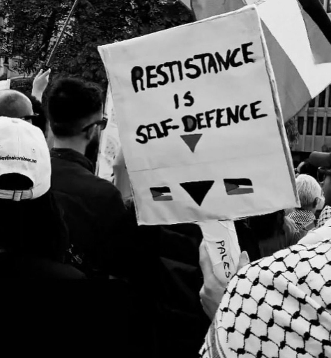Alerts_CAM's tweet photo. 🇩🇪 Frankfurt am Main, Germany. September 21.

Marchers repeatedly displayed the inverted triangle used in Hamas propaganda while carrying a sign declaring, “Resistance is self defence.”

Hamas uses the inverted triangle to mark Israeli targets before attacks. Displaying it while justifying “resistance” glorifies terrorist violence and serves as a direct act of intimidation against Germany’s Jewish community.