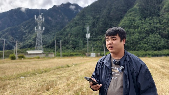 ChinaMobile_X's tweet photo. In Xizang, China Mobile has built 27,000 5G base stations, bringing 5G to 96% of administrative villages. In Cuogao Township, connectivity supports 81 homestays and 536 forest monitoring sites—powering rural growth and ecological protection.
#GlobalResponsibility #5G #4G #network https://t.co/KFjtRPjXoD