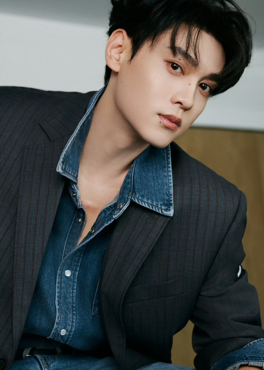 tianxuningintl's tweet photo. 092226 ~ TIAN XUNING STUDIO WEIBO UPDATE

Cool and crisp, minimalist yet stylish. With a simple gesture, your attitude shines through. See you on site Tian Xuning

Source🔗https://t.co/f8ANrWtqpS

#TianXuning #田栩宁 https://t.co/rasz9Je8NU