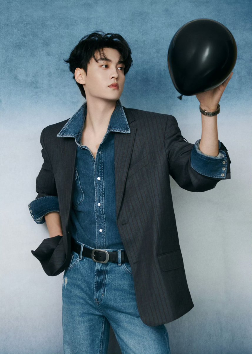 tianxuningintl's tweet photo. 092226 ~ TIAN XUNING STUDIO WEIBO UPDATE

Cool and crisp, minimalist yet stylish. With a simple gesture, your attitude shines through. See you on site Tian Xuning

Source🔗https://t.co/f8ANrWtqpS

#TianXuning #田栩宁 https://t.co/rasz9Je8NU