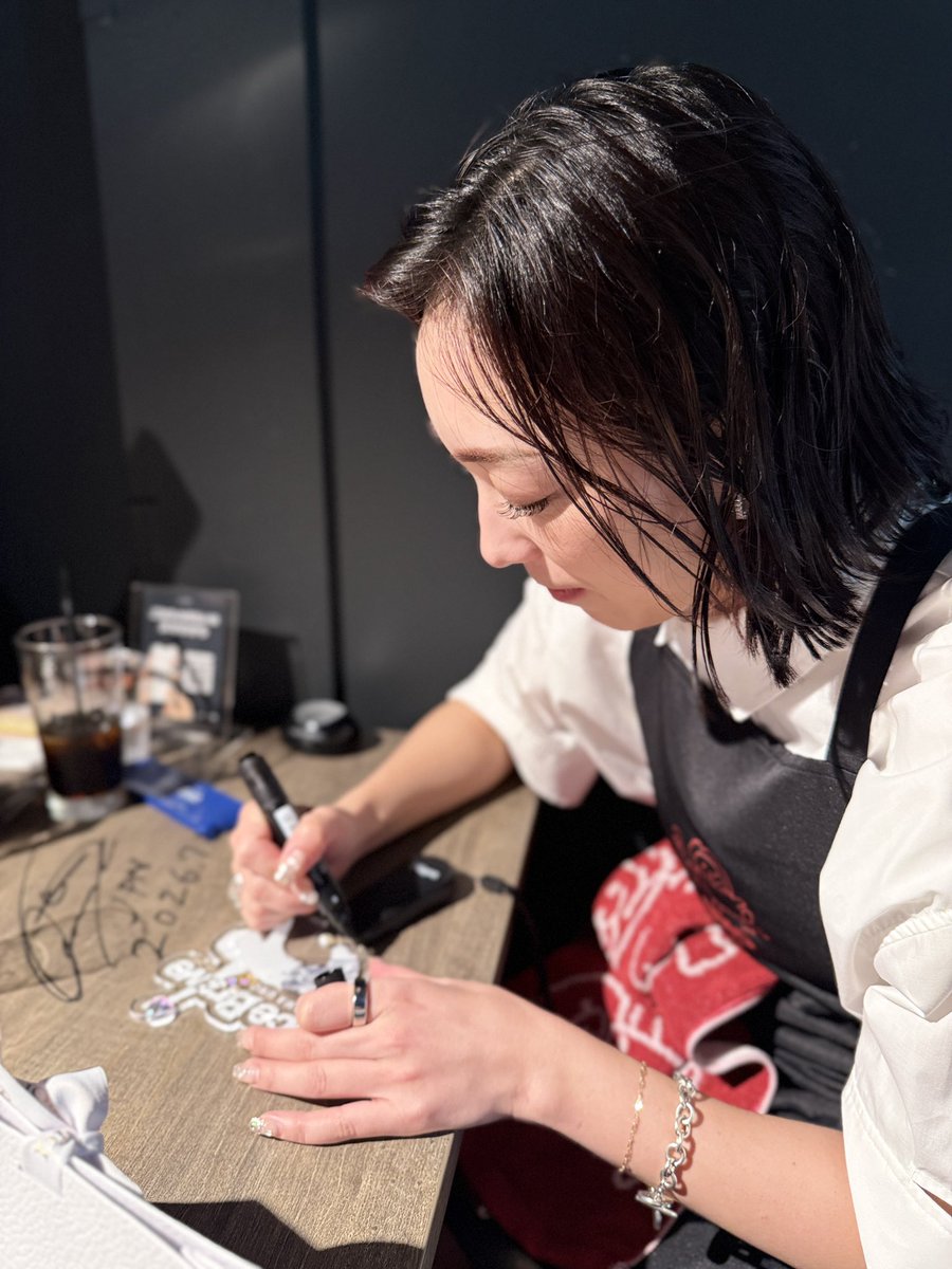 bonkoginsu's tweet photo. UNOカフェさんで開催の理華ちゃん一日店長イベント行ってきました
理華ちゃんかわいいし沢山お話しできたし一緒に写真も撮ってもらえたしサインも貰えたしめちゃめちゃ楽しかったです https://t.co/VkI5Do0xcC