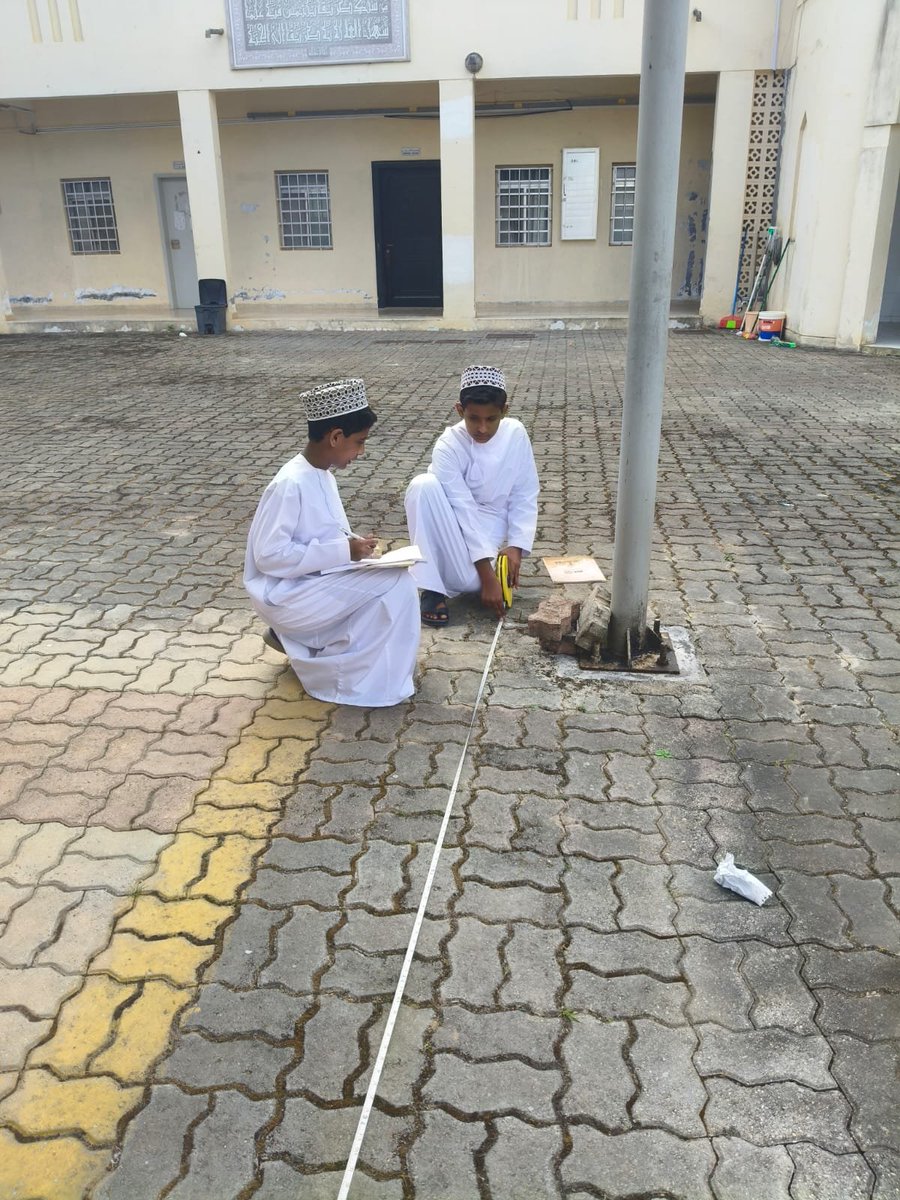 shehetschool's tweet photo. في اطار تعزيز مجتمع التعلم المهني بالمدرسة تم تطبيق إستراتيجية التعلم الخماسي للصف الثامن ،من أجل تنمية مهارات العمل الجماعي وتسجيل البيانات وربط المعرفة النظرية بالتطبيق العملي،،إشراف الأستاذ سالم سهيل المعشني. https://t.co/wfnOuInci6