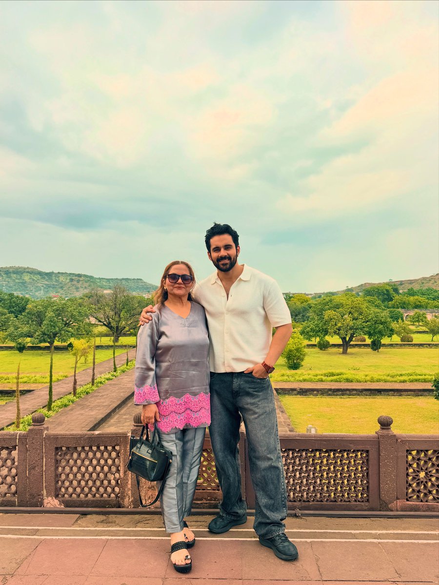 DahiChiniNamak's tweet photo. Such a cute frame ✨🤍
@Humarabajaj6 🦾👀
#sherdil #abhishekbajaj #Abhinoor https://t.co/7dAJ9eeFP5