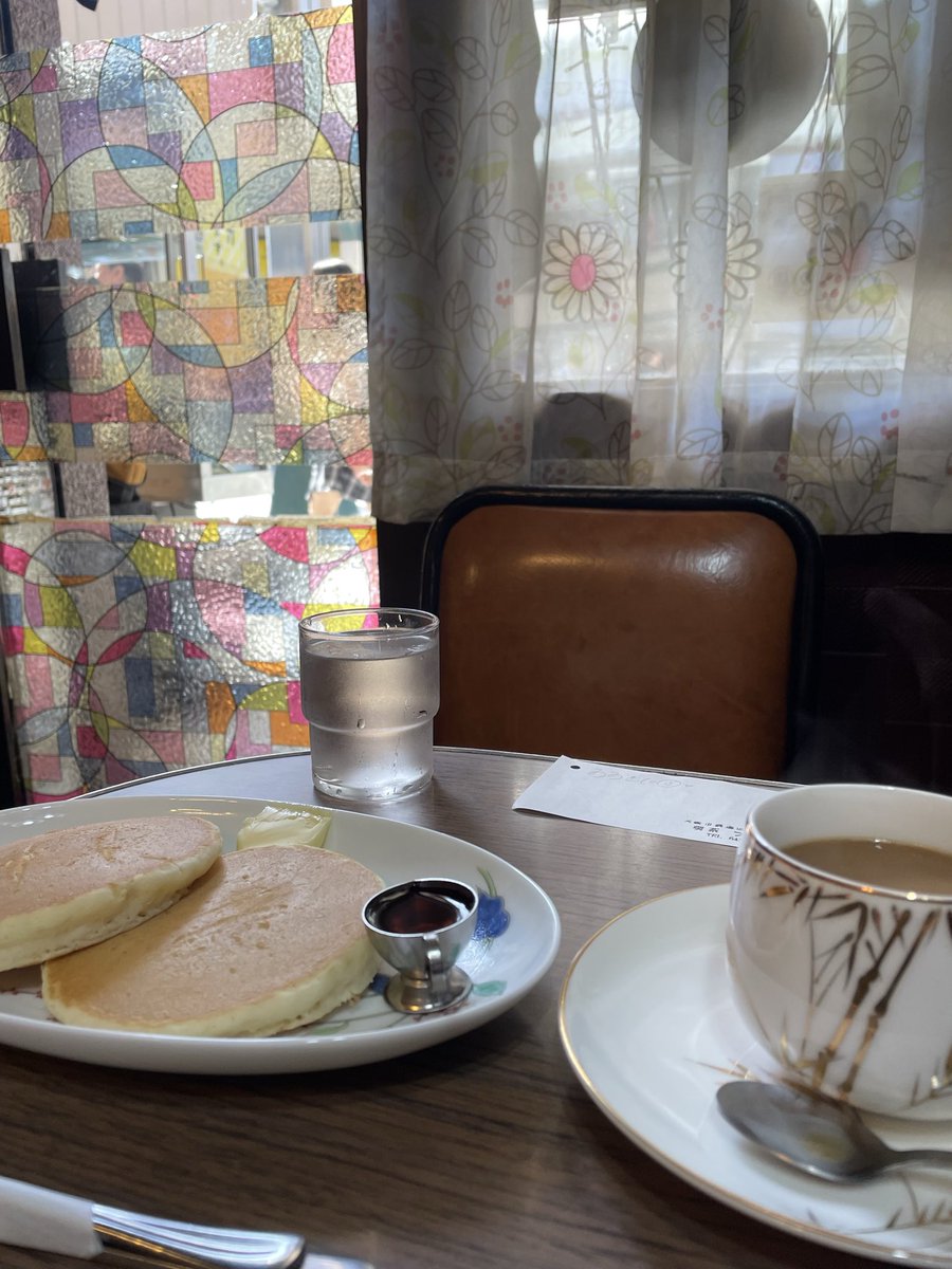 nao_2170's tweet photo. #眠れる森のグ��ーテル　2度目の鑑賞でした。もっとじっくりと味わうつもりだったのに、感情は1度目以上に揺さぶられ、10倍くらい泣きました。
素晴らしい体験に感謝感謝です。
武田操美さんが描く世界に、また、会いに行きた��です。
帰りは甘いもの、ホットケーキを食べました。
#桂米紫 https://t.co/KtYsUCSLAC