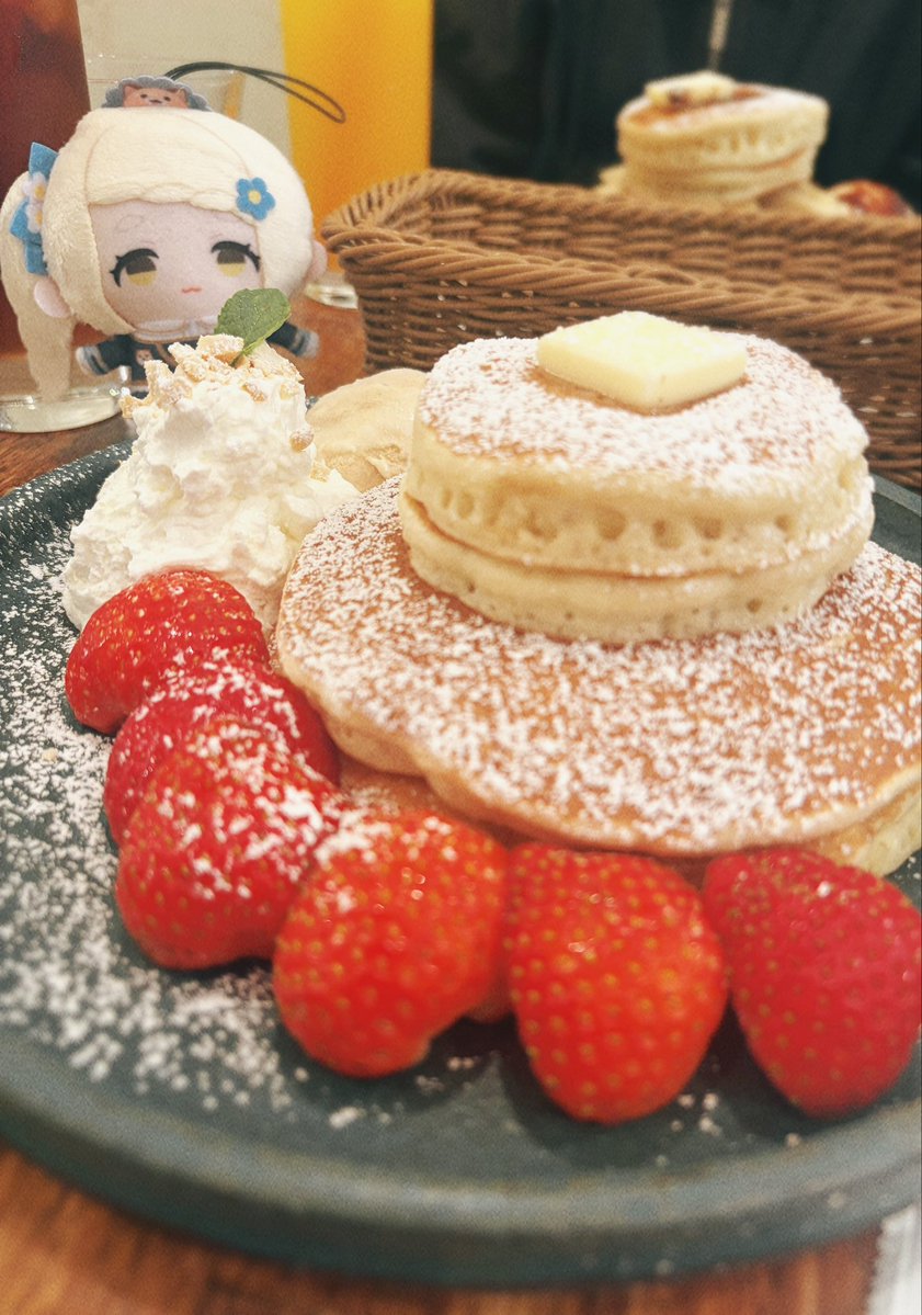 hello_3152's tweet photo. パンケーキ美味しいね、🐹 https://t.co/fkdIGT0Vvo