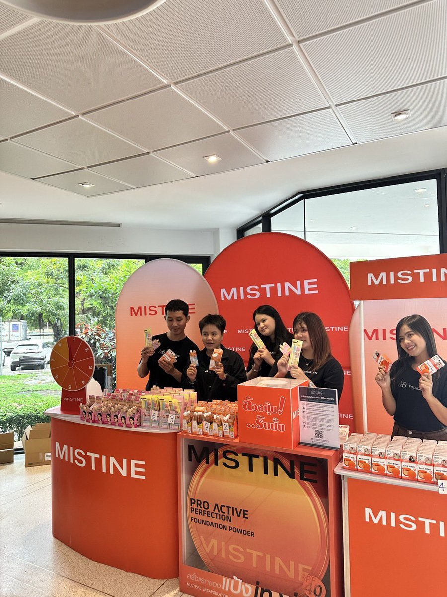 MISTINEOFFICIAL's tweet photo. 🚨✨ วันนี้มีแต่ความสนุก BETTER ME BETTER SOCIETY AD ON TOUR 2026 🎉
บรรยากาศที่สถาบันเทคโนโลยีพระจอมเกล้าเจ้าคุณทหารลาดกระบัง คึกคักสุด ๆ 🔥
น้องๆ แวะมาร่วมกิจกรรมกับ MISTINE กันอย่างสนุกสนาน เต็มไปด้วยรอยยิ้ม เสียงหัวเราะและโมเมนต์ดีๆ💙
.
📍 สถาบันเทคโนโลยีพระจอมเกล้าเจ้าคุณทหารลาดกระบัง
🗓️ 22 กันยายน 2569 | ⏰ 11.00 - 15.30 น.
.
#MISTINE #MistineProactive #แป้งมิสทิน #แป้งINVIVO #แป้งหลิงคุมมันกันน้ำกันเหงื่อ #หรูได้ลุยได้ต้องแป้งมิสทิน
#DrAmornthepFoundation #BetterMEBetterSociety #ADFoundation #ADFoundationOnTour2026 #MentalHealth