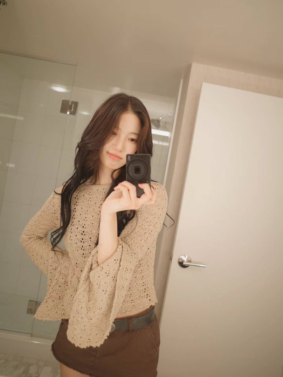 sserapics's tweet photo. zuhazana instagram update 

:😳🤍

#KAZUHA #카즈하
#LE_SSERAFIM #르세라핌 https://t.co/ZpdYn7cRYF