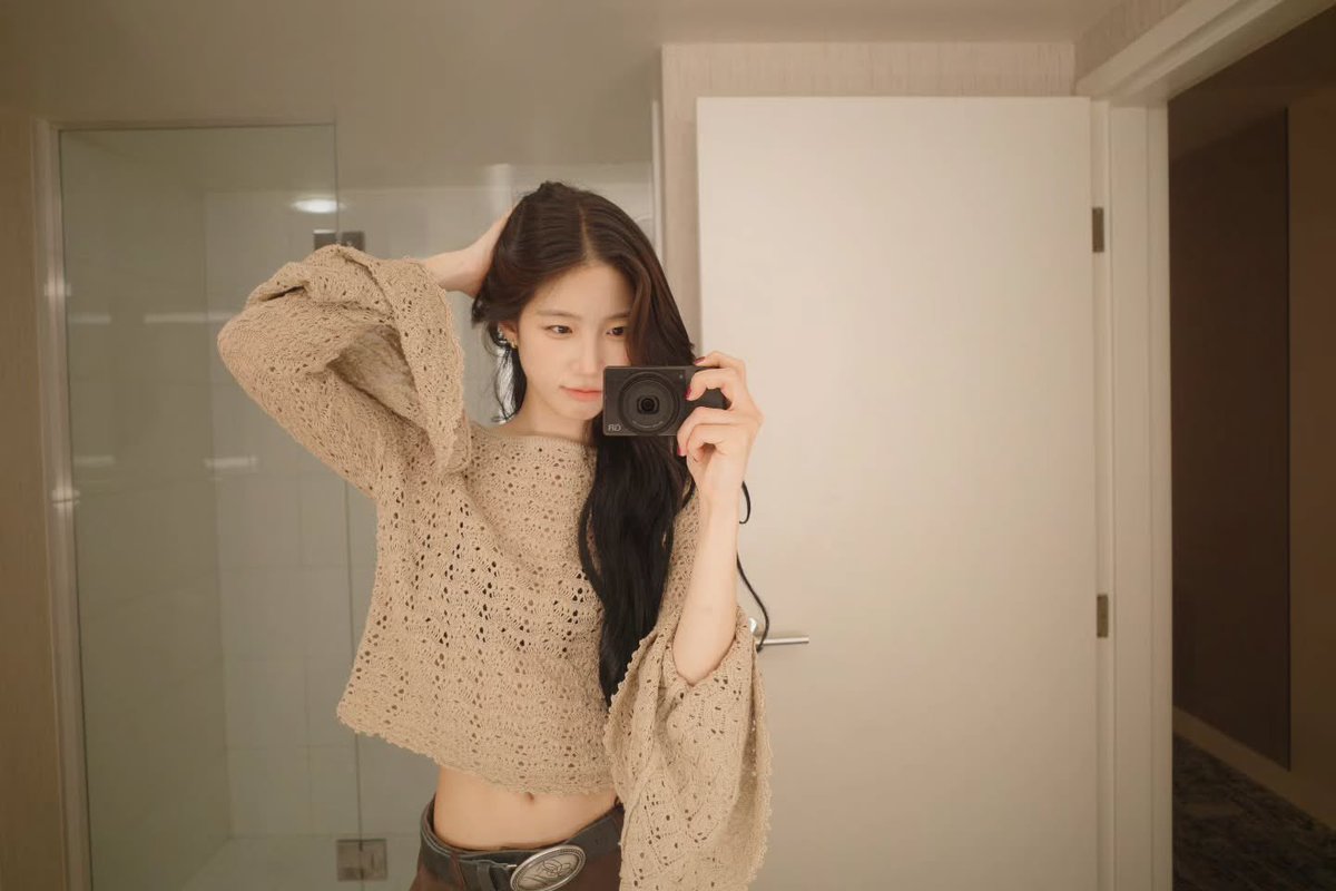 sserapics's tweet photo. zuhazana instagram update 

:😳🤍

#KAZUHA #카즈하
#LE_SSERAFIM #르세라핌 https://t.co/ZpdYn7cRYF