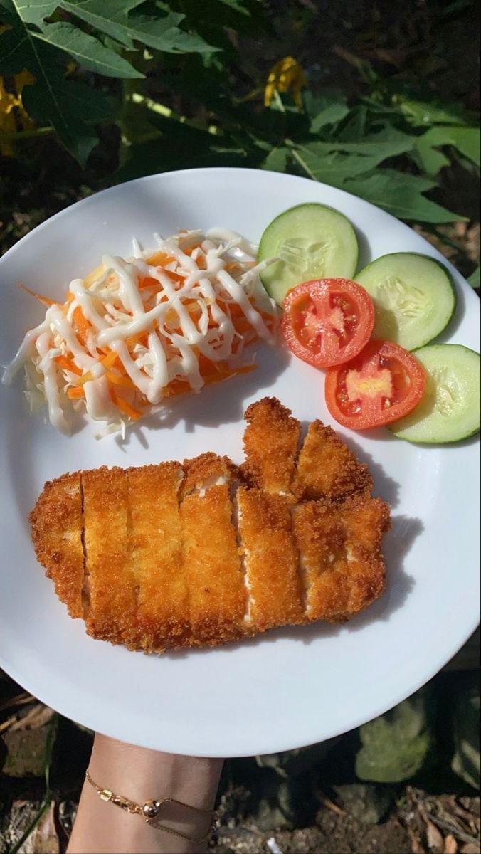 virgoversary's tweet photo. Pernah nih pesen katsuya dihebohin karena disangka mahal.

Waktu itu baksonya 35k, katsuya cuma 12rb + mandi = 15k
Murah banget kan?!. Murah karena tepung nya banyak banget 😭
Yang punya hajatan sampai ngasi tau faktanya buat berhentiin mereka.
Temen2 ku 80% malas baca buku menu. https://t.co/P6z3AOHYps