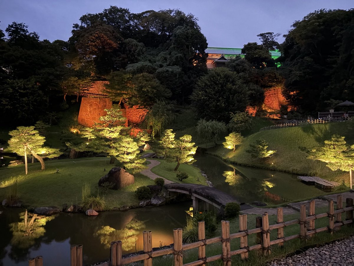 yoyoaisu's tweet photo. ジャズストリート！
街中のライトアップも素敵で小雨すら演出みたい。
リベンジ尾山神社、今年はじっくり堪能できました！
最高な夢みたいな時間でした☺️ https://t.co/BbbTOjrdJr