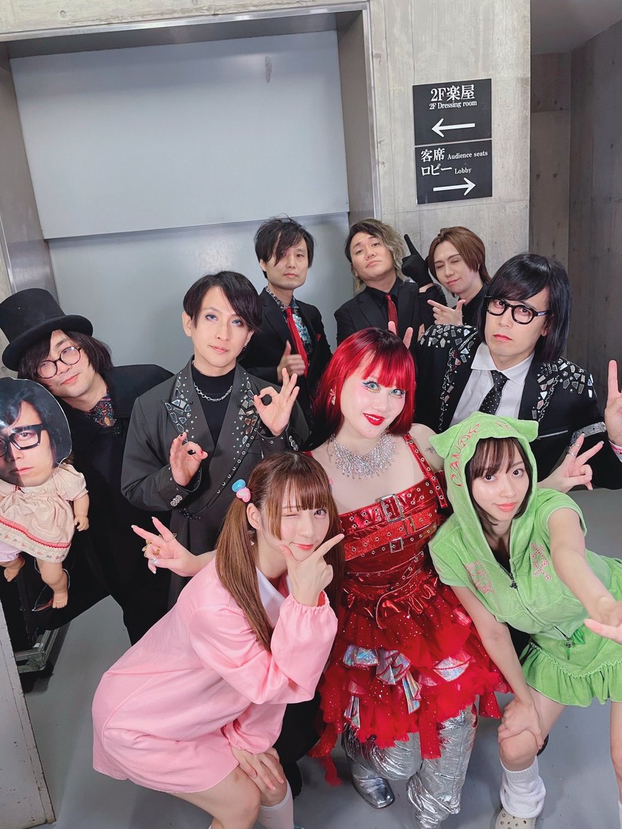 urbangarde's tweet photo. 🔴アーバンギャルド📝
01.亡命歌
02.ワンピース心中
03.自撮入門
04.平成女児詩（w/東京メルヘン倶楽部しずりん&みいらみさと）
05.浅草十二怪談（w/松原タニシ）
06.箱男に訊け
07.都会のアリス
EN
08.少女元年
09.ももいろクロニクル（w/キスエク、全出演者）

⚫️松永天馬📝
01.ラブハラスメント
02.唇まで8センチ
03.背中まで45分
04.黒一点
05.生欲

🍎 https://t.co/5hLXZQd0r6