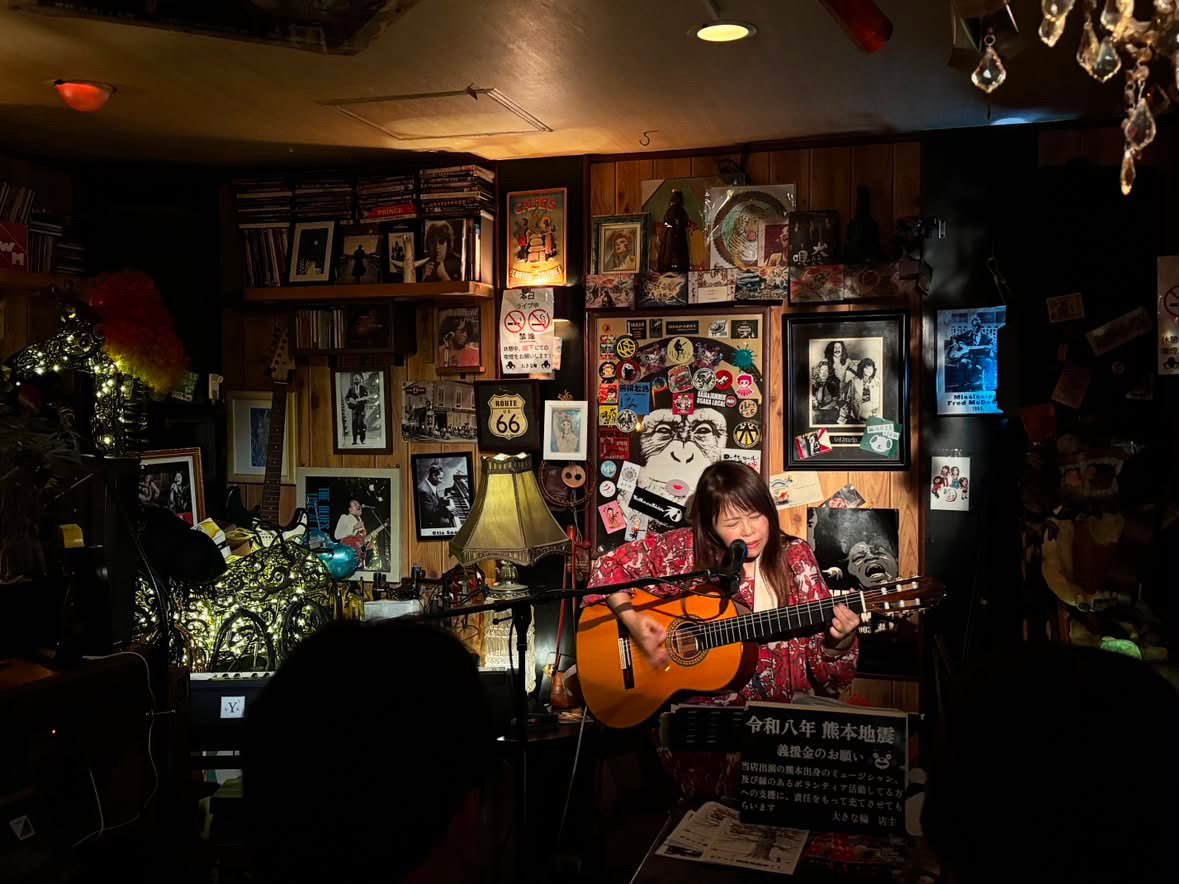 shiroisa130's tweet photo. 大阪2DAYSやっぱ最高❗️音楽のチカラすごい👍改めて大きな輪さん、Cafe&amp;Ber Cielさん出会った皆さまありがとうございました。おかえりの挨拶が嬉しくてたまらない2日とも笑いが絶えない盛り上がったライブでした‼️多くのご来場ありがとうございました‼️馨月さん、MOJOさんと記念撮影また会いましょう✨ https://t.co/wrlt40ndKP