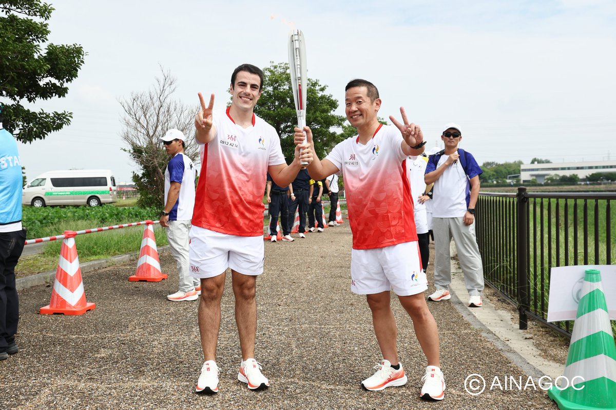 AsianGames_2026's tweet photo. ◤ 聖火リレー・弥富市🔥 ◢

四季折々の花や水辺が美しい三ツ又池公園にて、笑顔あふれる聖火リレーが開催されました！

第1走者として登場したSKE48の熊崎晴香 さんが爽やかな走りでスタートを切ったほか、地元の思いを背負ったランナーら総勢19名が堂々とトーチをバトンタッチ！
沿道からの温かい手拍子と声援に包まれ、弥富の街がひとつになりました！✨

ご声援いただいた皆様、本当にありがとうございました！！🙌

#アジア競技大会 #愛知名古屋2026