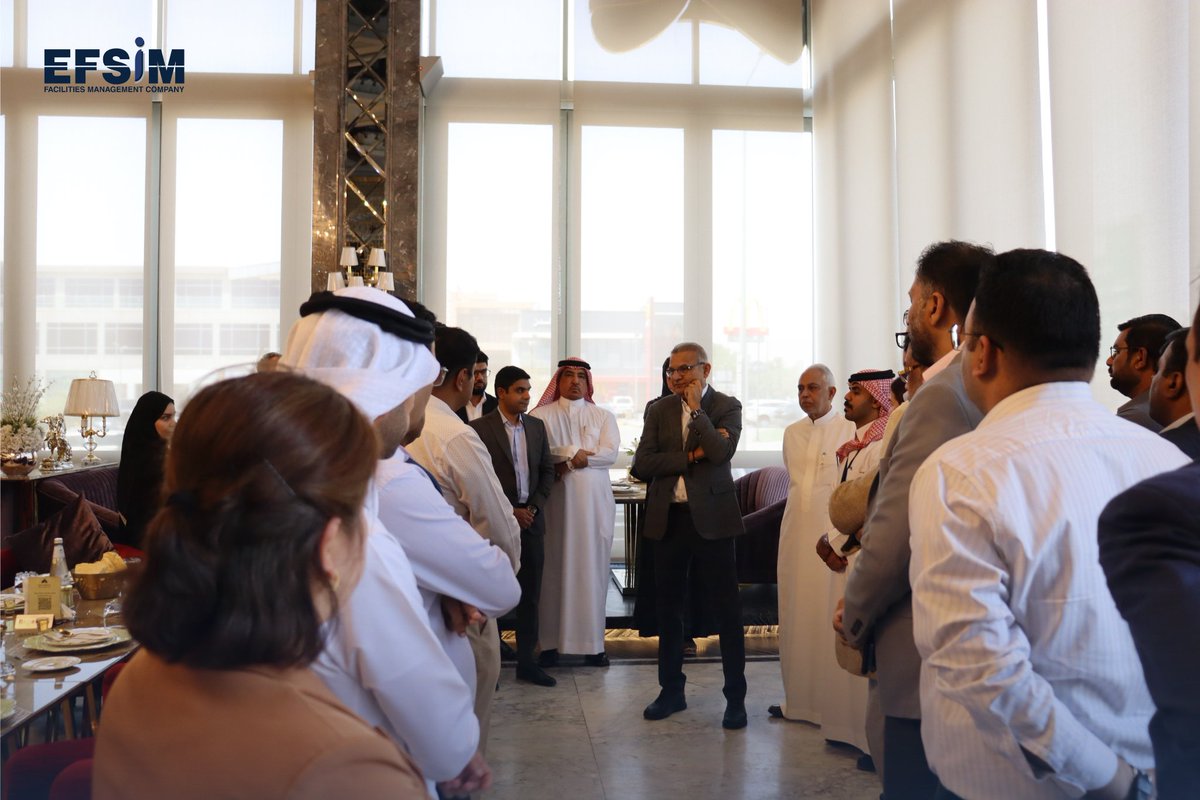 efsim_sa's tweet photo. اجتمعنا مع الرئيس التنفيذي لشركة إي أف أس آي أم لإدارة المرافق، الأستاذ طارق تشوهان، على غداءٍ خاص احتفاءً بتكريمنا بجائزة أفضل شركة في إدارة المرافق المتكاملة (TFM) خلال SFMA Awards 2026.
#EFSIM #SFMAAwards2026 #TeamEFSIM #OurPeople #Teamwork #CelebratingTogether #Milestones https://t.co/68rGY9Prio