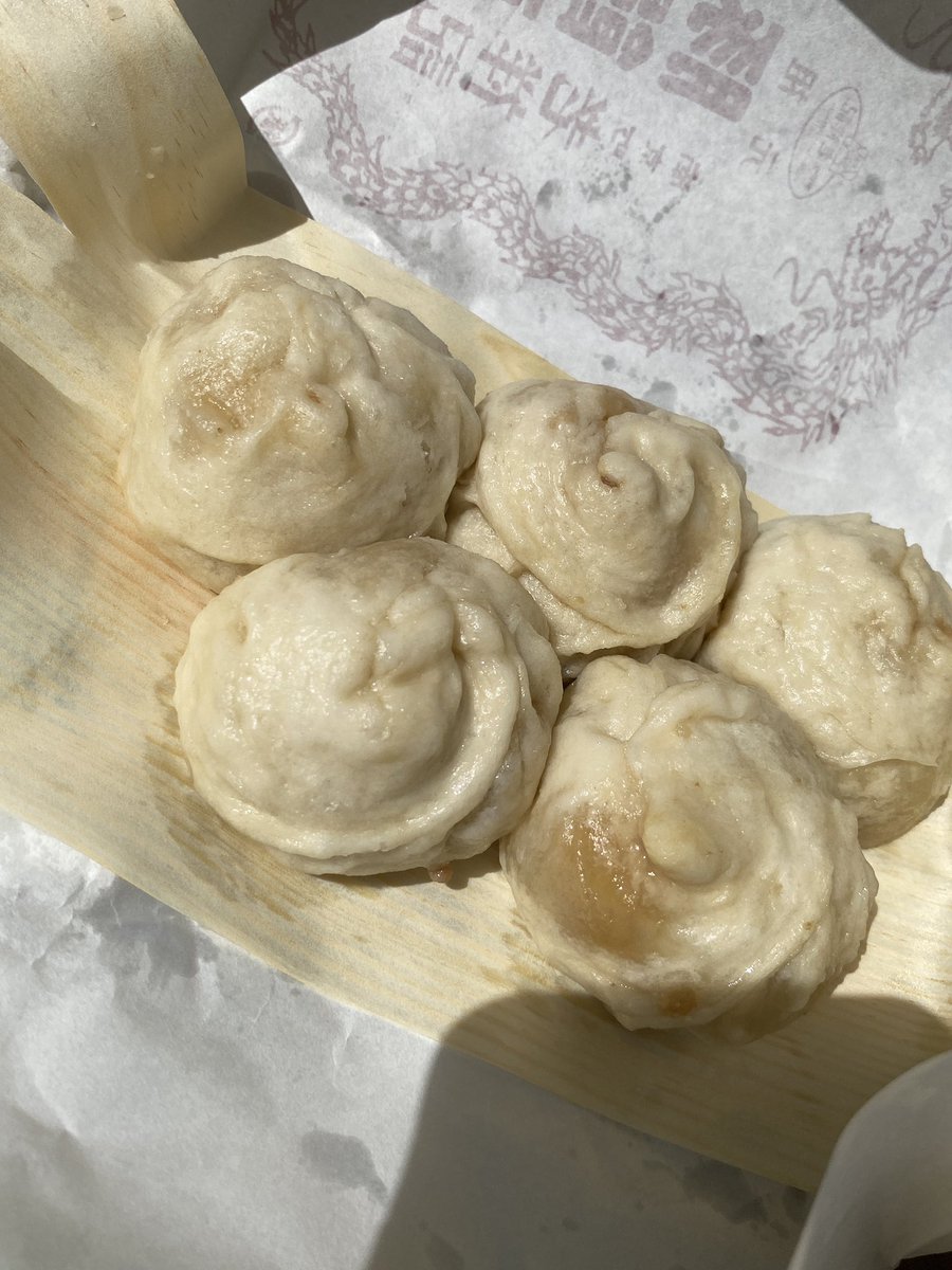 usamechno's tweet photo. 南京町で食べ歩き。神戸意外と近かったけどバスの席がほば埋まってて、あわや帰宅難民になるところだった。 https://t.co/HLuqsRg85z