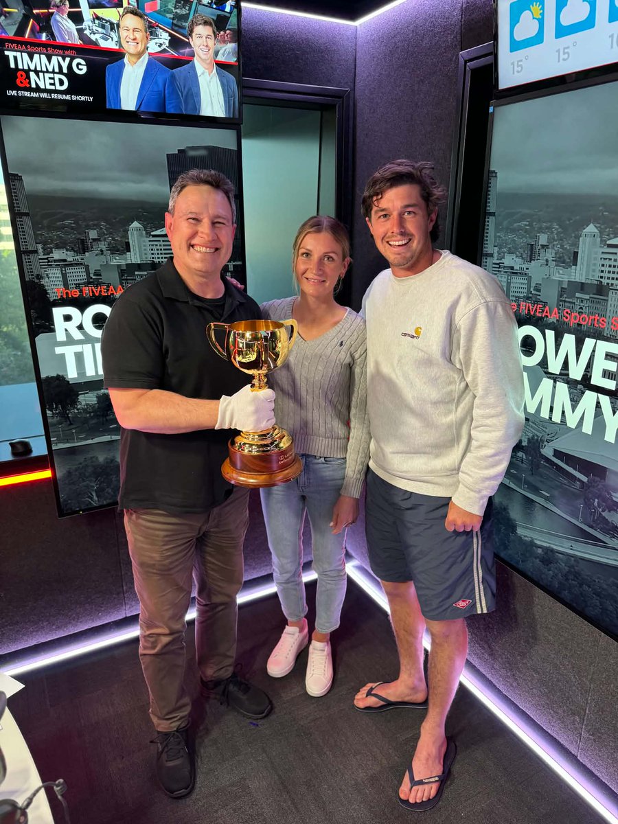 RoweyandTimmyG's tweet photo. What an honour for the FIVEAA Sports Show to welcome champion jockey Jamie Melham and the iconic Melbourne Cup π
#MelbourneCup #FIVEAA #RacingSA #HorseRacing https://t.co/OeVLaSMek6