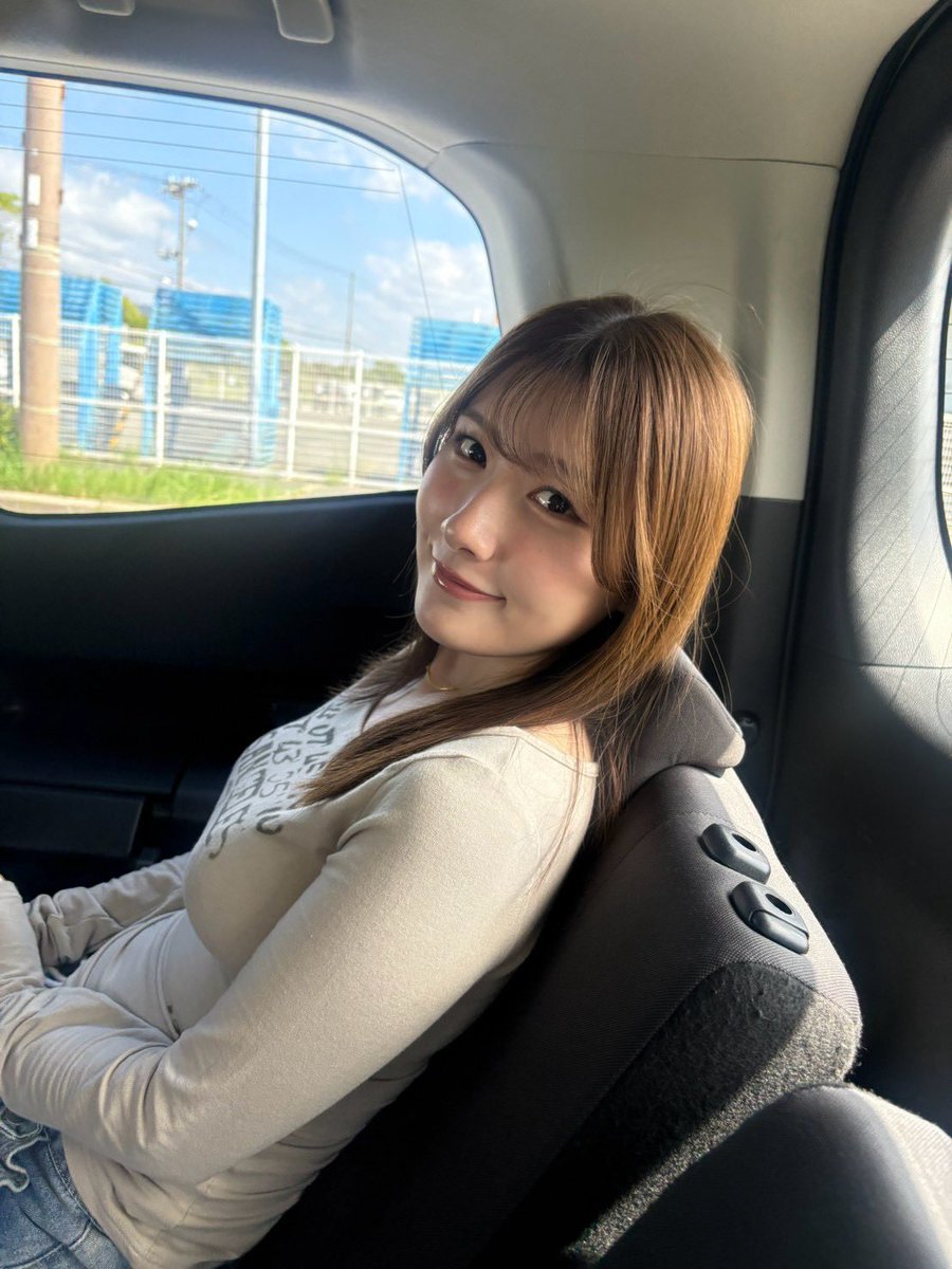 misskindai26_8's tweet photo. 香水作ってうどん食べて、ラベンダーソフトクリーム食べて、大満喫してます🧅
#ミスコン　#ミス近大　#淡路島 https://t.co/tAEMqmGUN3