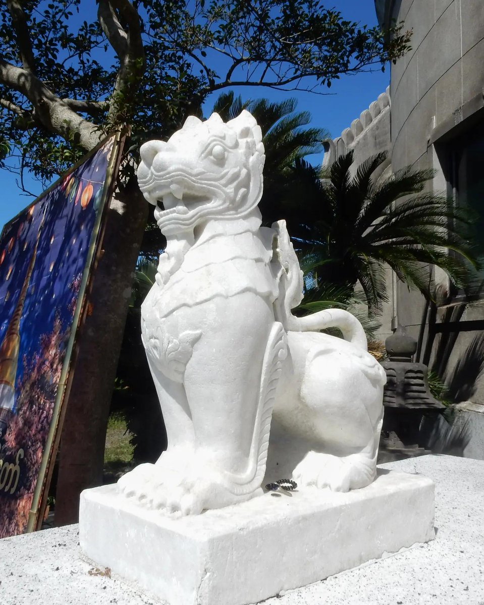 YQsan's tweet photo. 前から気になっていた世界平和パゴダ、寺院の雰囲気も景色も良かった https://t.co/DlFI5EQpqI