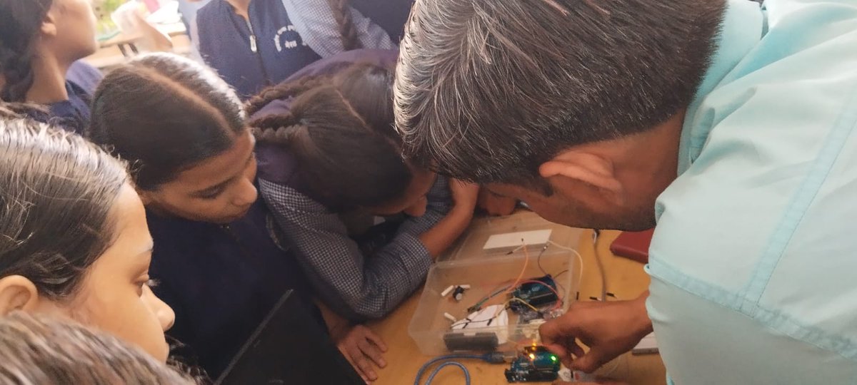 AcicMiet's tweet photo. Workshop/Seminar 16/09/2026 : One day workshop on Embedded System Circuits using arduino to the students of PM Shri Govt. Girls Inter College, Meerut (U.P.)
#acicmiet #atlinnovation #MIET
@AIMtoInnovate @NITIAayog https://t.co/E9a6aPQnrU