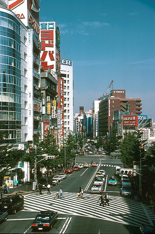 japan70to10's tweet photo. 1988年、新宿西口 https://t.co/a5l4DuNyR4