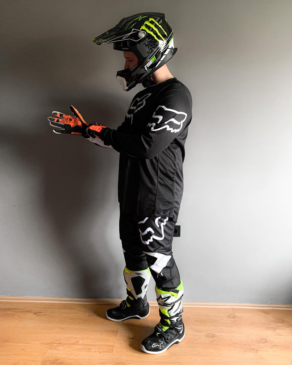 AnakletAa's tweet photo. New gear, ready to race: motocross life with Fox, Alpinestars, O’Neal, Kawasaki, and Monster Energy. https://t.co/C5O4nHYkYC
